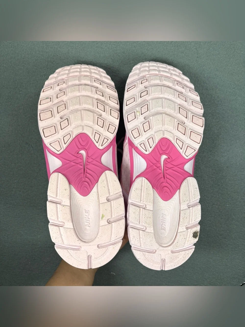 Nike Big Kids V5 RNR, Pink Foam/Hyper Casual Sneakers Size 4.5Y